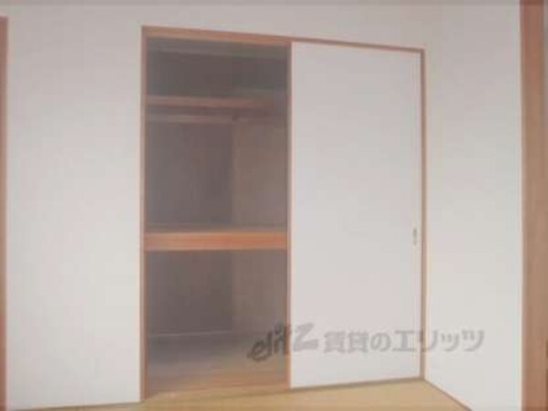 収納(お布団などしまえる引き戸の収納あります)