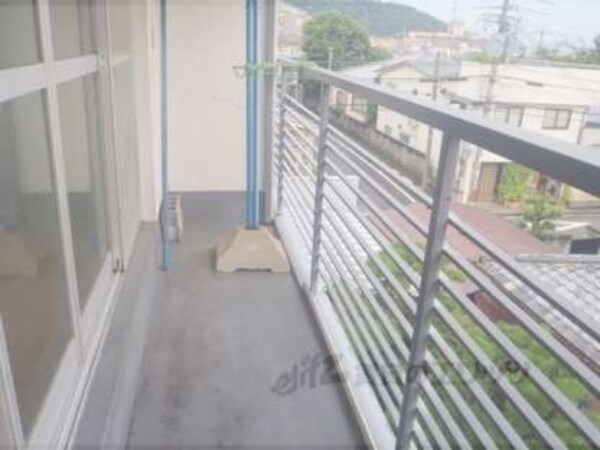 ベランダ(間近には建物もないので日当たり良いです)