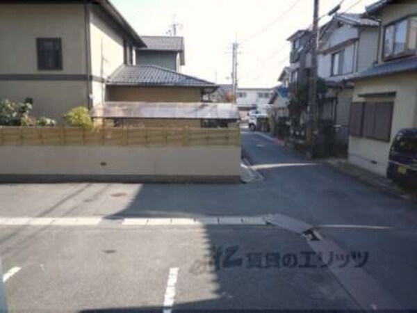 窓から