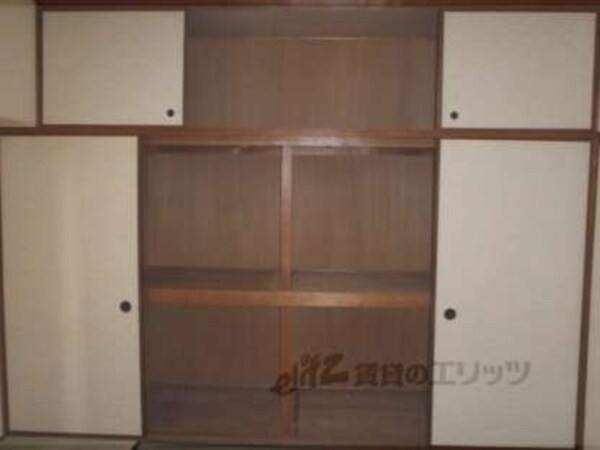 収納(高さも奥行きもある押入れです。)