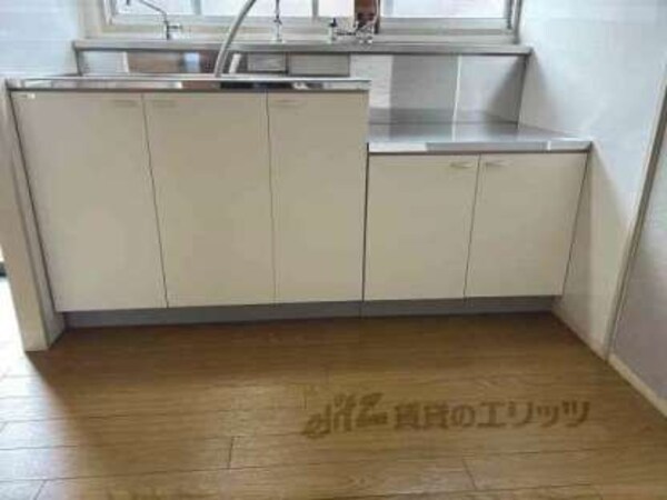 収納下部