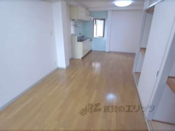 リビング(奥行があるリビングで配置がしやすいですね)