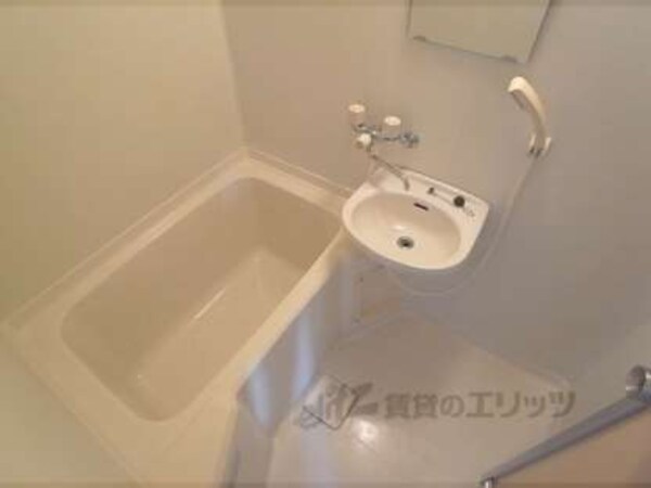 風呂(日頃の疲れを癒してくれる浴室です)