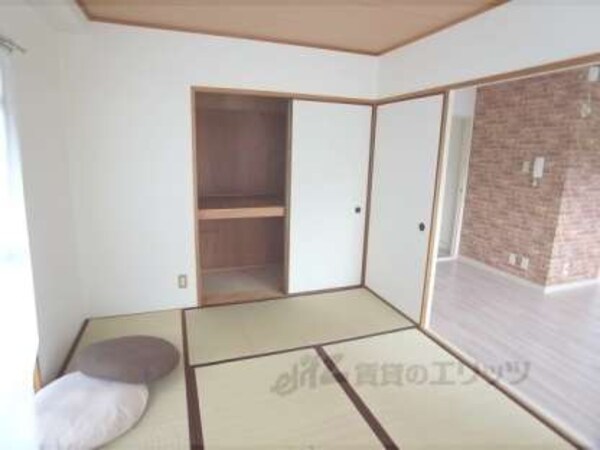 和室(ダイニングキッチン横の和室です)