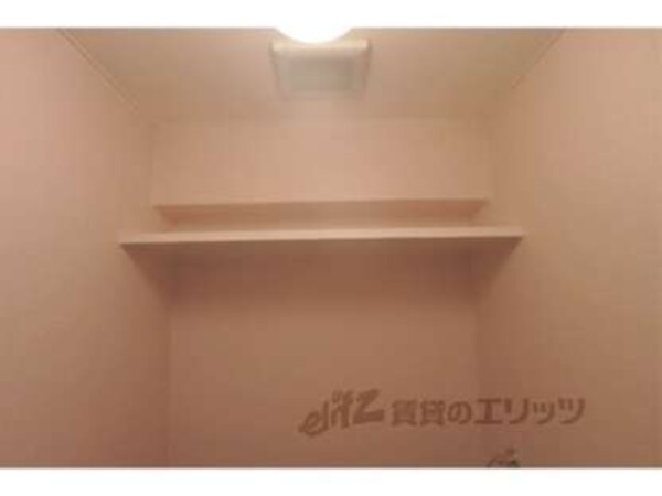 トイレ(収納棚)