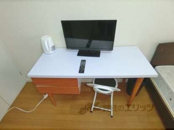 テーブル・テレビ