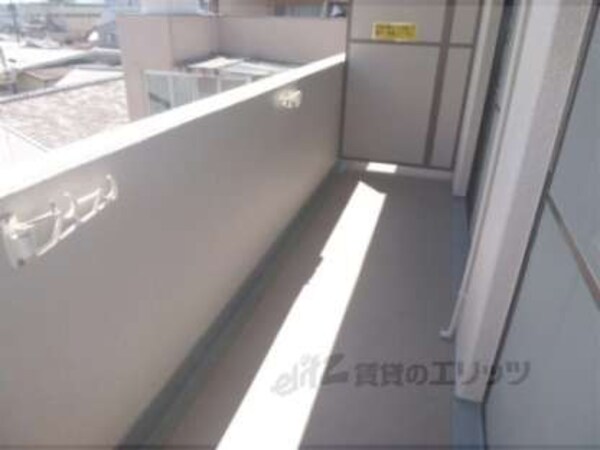 ベランダ(洗濯が楽になるひろいベランダ)