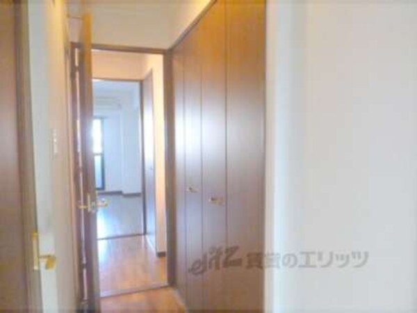 洗濯機兼給湯器置場