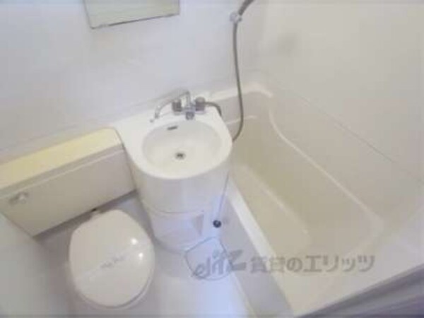 トイレ(バス・トイレはユニットバスです。)