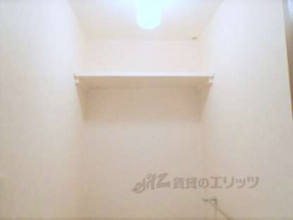 トイレ内棚(トイレットペーパーの収納にいかがですか？)