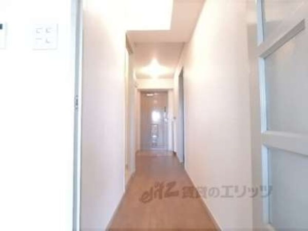 廊下(広々とした玄関です。)