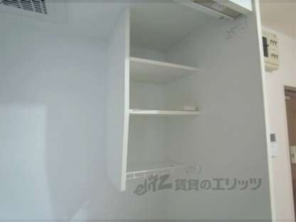 収納棚