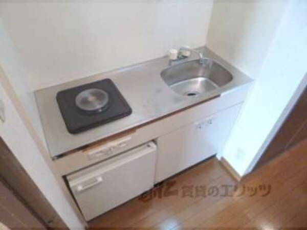 キッチン(コンロはアイエイチに変わります。)