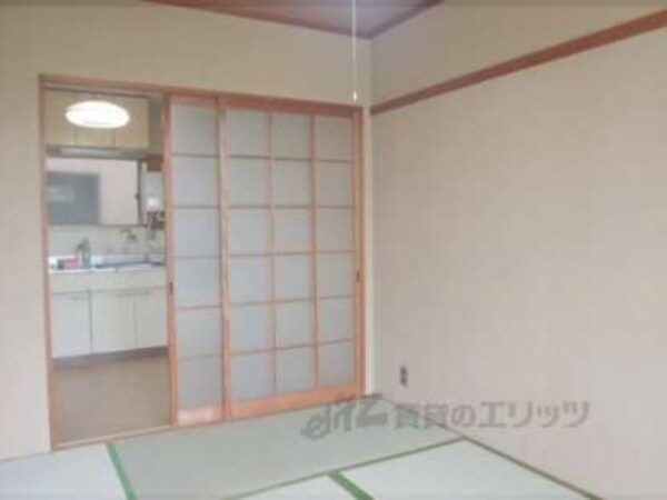 和室(こちらも日当り良好)