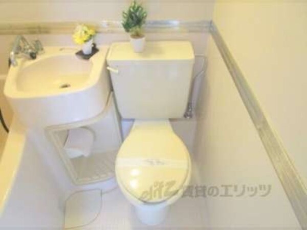 トイレ(ユニットなので掃除楽々です)