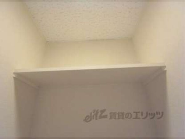 収納棚