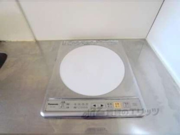 コンロ(クッキングヒーターなので安全。)