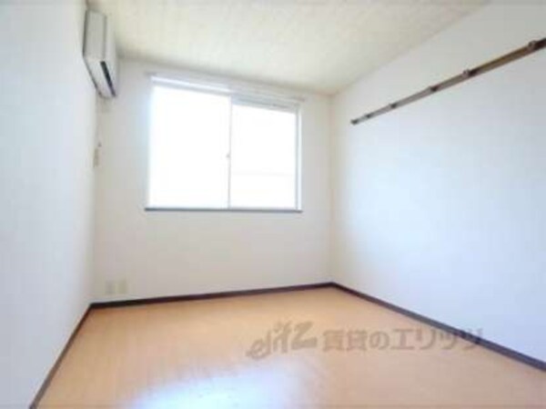 居室(明るいお部屋です。)