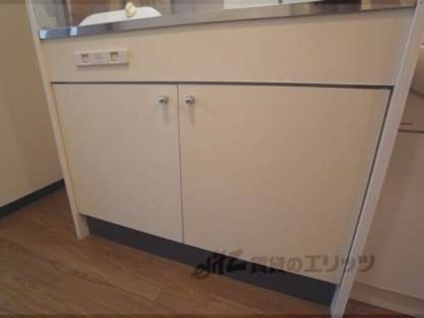 収納(下にも収納あり)