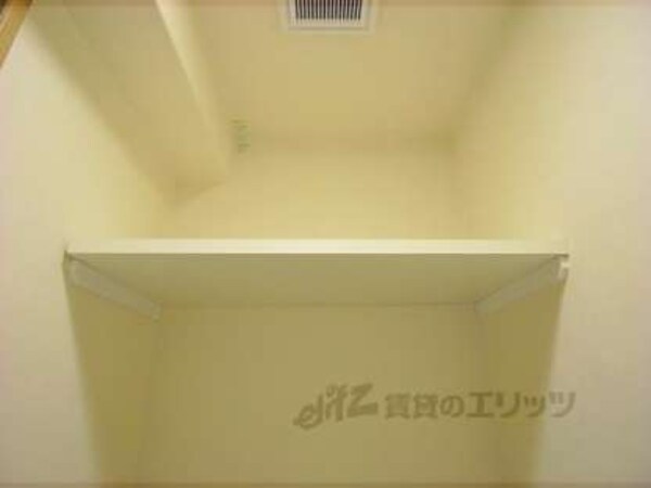 棚（洗濯機上）