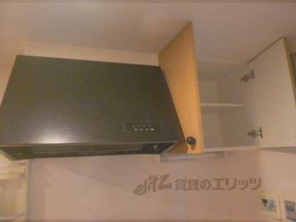 キッチン(収納棚の上部)