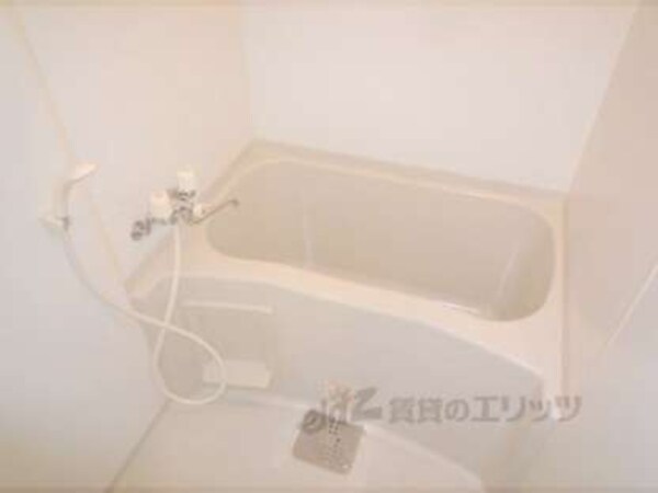 風呂(お風呂場のドアを開けた一枚。)