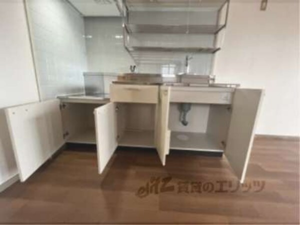 収納下部
