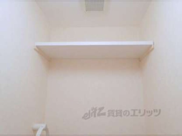 トイレ(トイレットペーパー等も置けます♪)