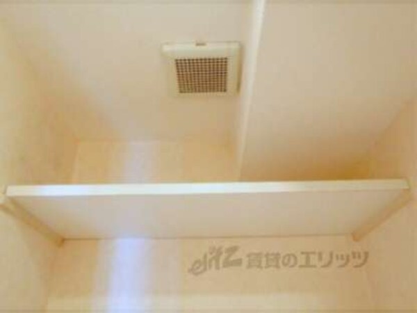 トイレ(トイレットペーパー等も置けます♪)