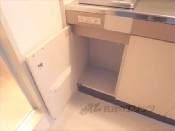 下部収納