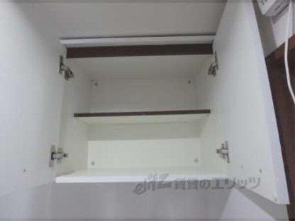 キッチン(上部にも小物が収納できます)