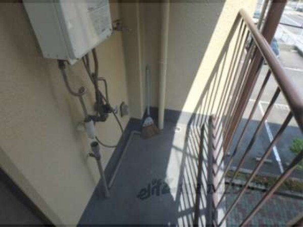 洗濯機置場(洗濯機は玄関の外に設置可能)