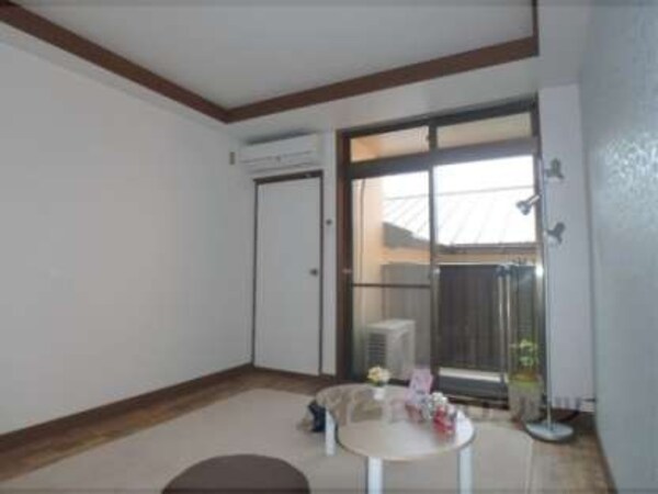 洋室(収納もばっちり完備)