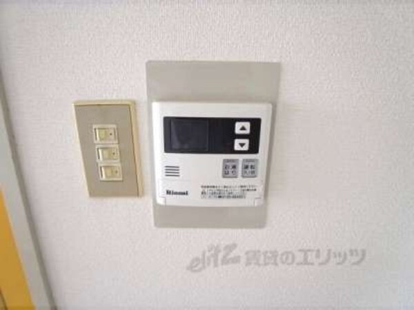 給湯リモコン(お湯の温度調節が簡単にできます。)