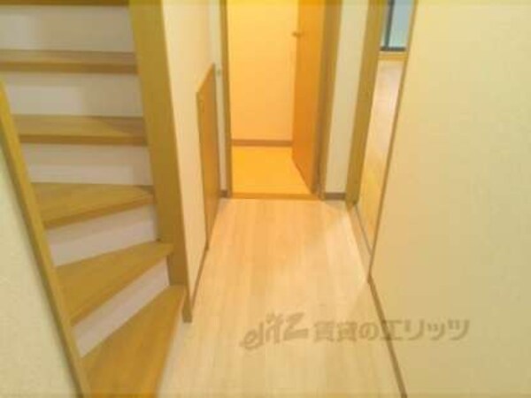 玄関からみた廊下