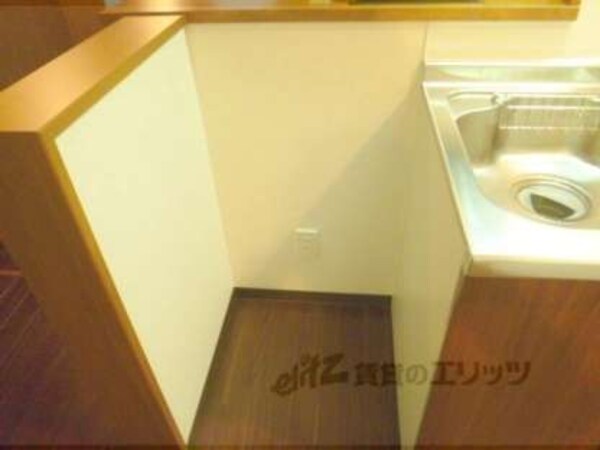 冷蔵庫置場(キッチン用品置場)