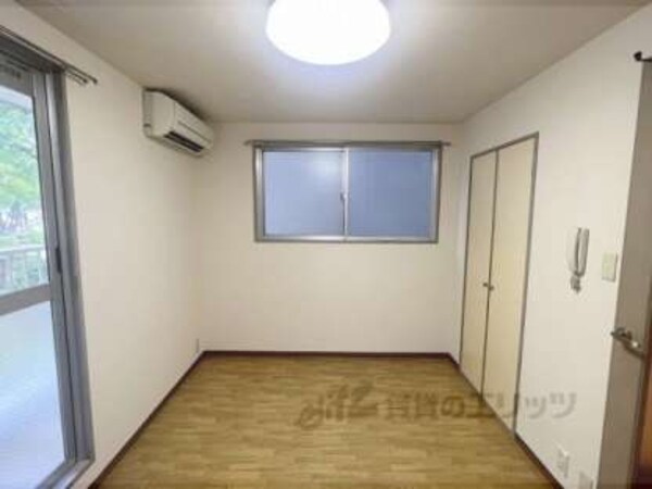 居室(きれいなお部屋です。)