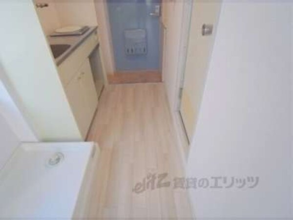 洗濯機置場(シンプルでキレイな廊下です。)