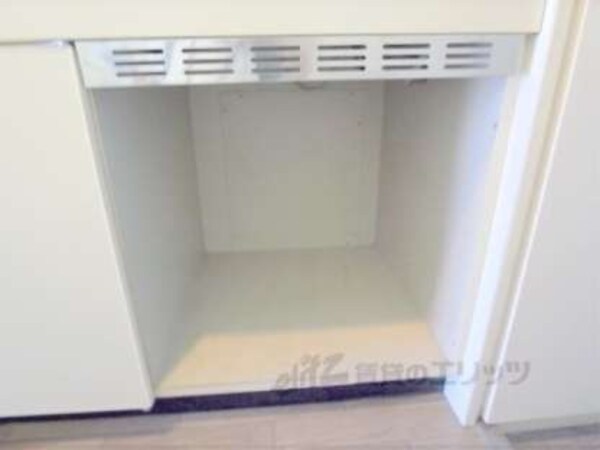 冷蔵庫置場(小さい冷蔵庫を置くことができます。)