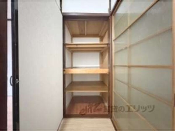 ２階廊下収納