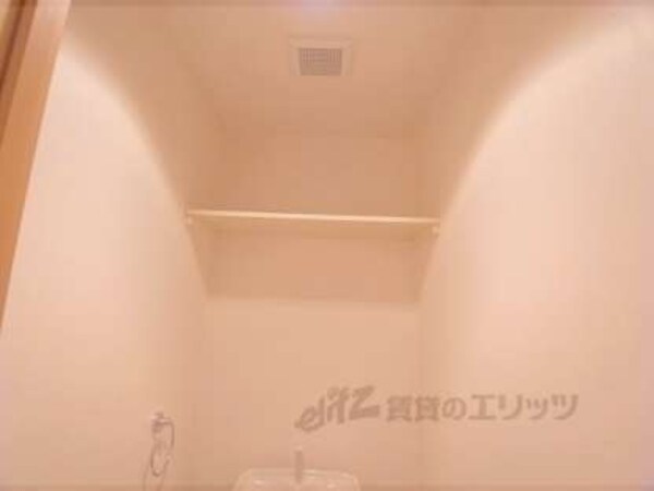 トイレ上部収納(お掃除道具や紙もばっちり収納)