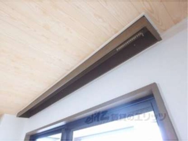 カーテンレール