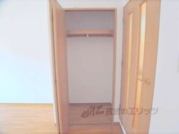 収納(ハンガー掛けが付いています。)