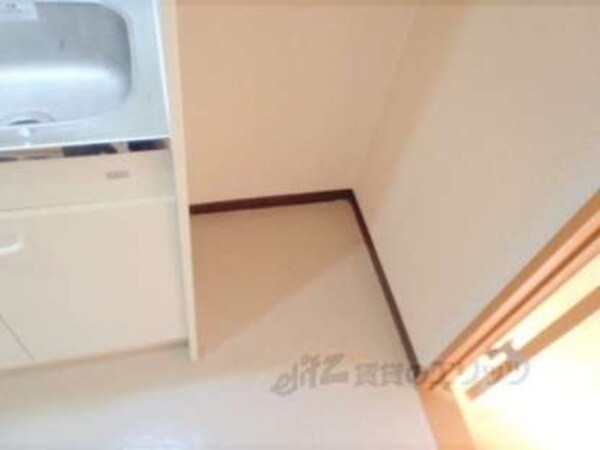 冷蔵庫置場(冷蔵庫はキッチンの横に)