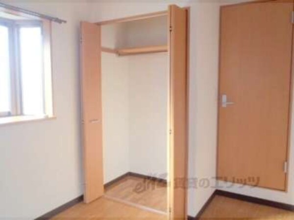 収納(便利なハンガー掛け付)