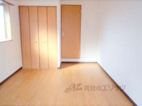 居室(明るい室内です)