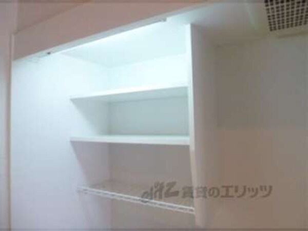 キッチン上部棚