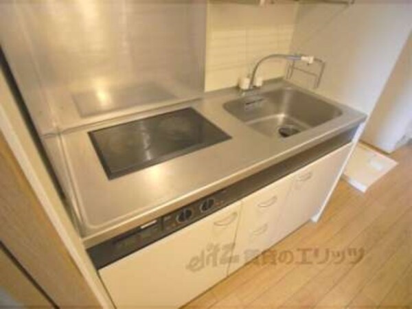 キッチン(ＩＨなのでお掃除も楽々です)