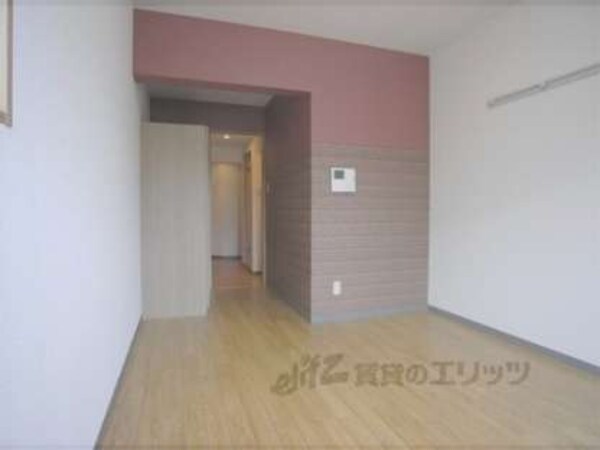 洋室(オシャレなアクセントクロス使用です)