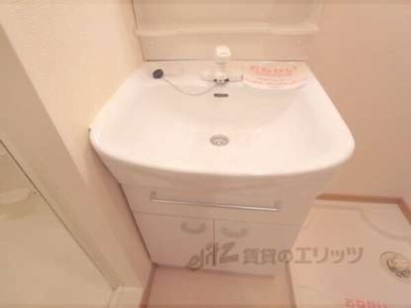 洗面所(洗面台ぴかぴかですよ)